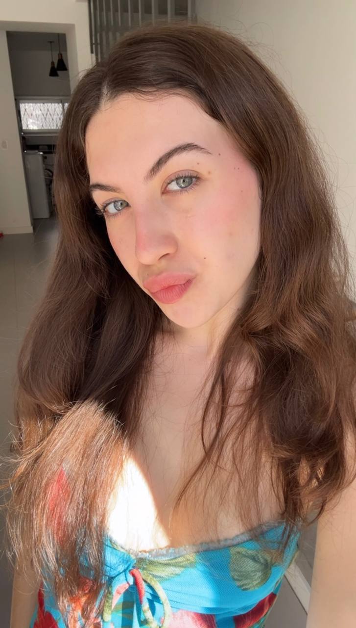 Nude girl Amber in Salvador