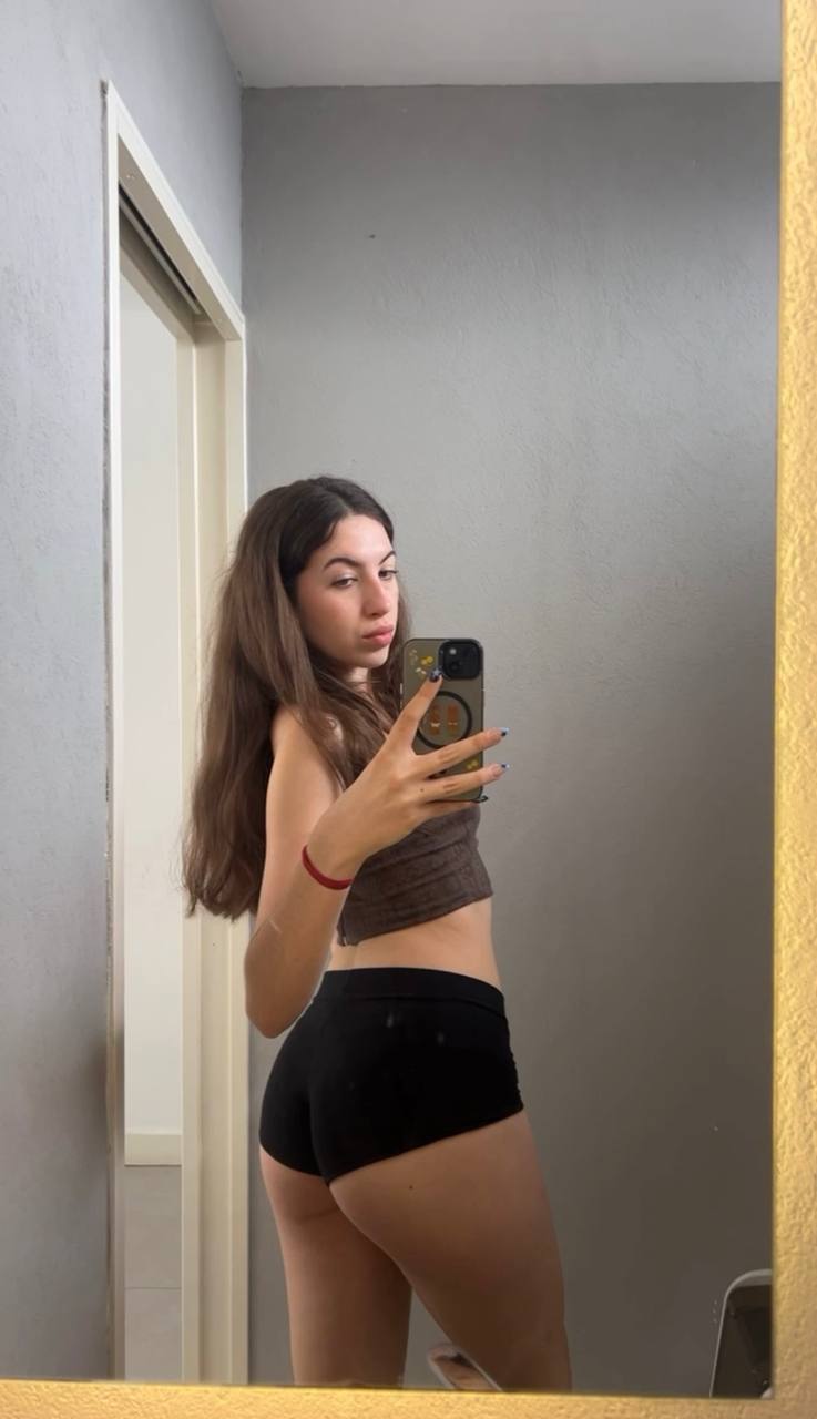 Amber in her underwear in Salvador