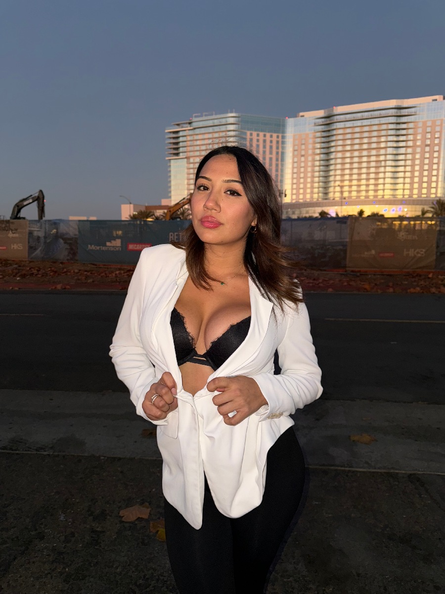 Take a pause and enjoy Ali Cruz — streaming from Salvador