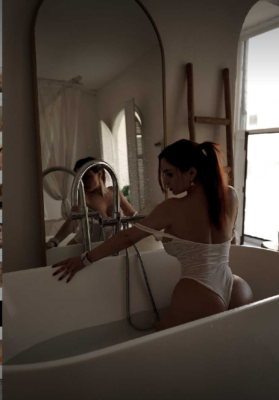 A playful frame from Miranda Faith nude — online in Salvador