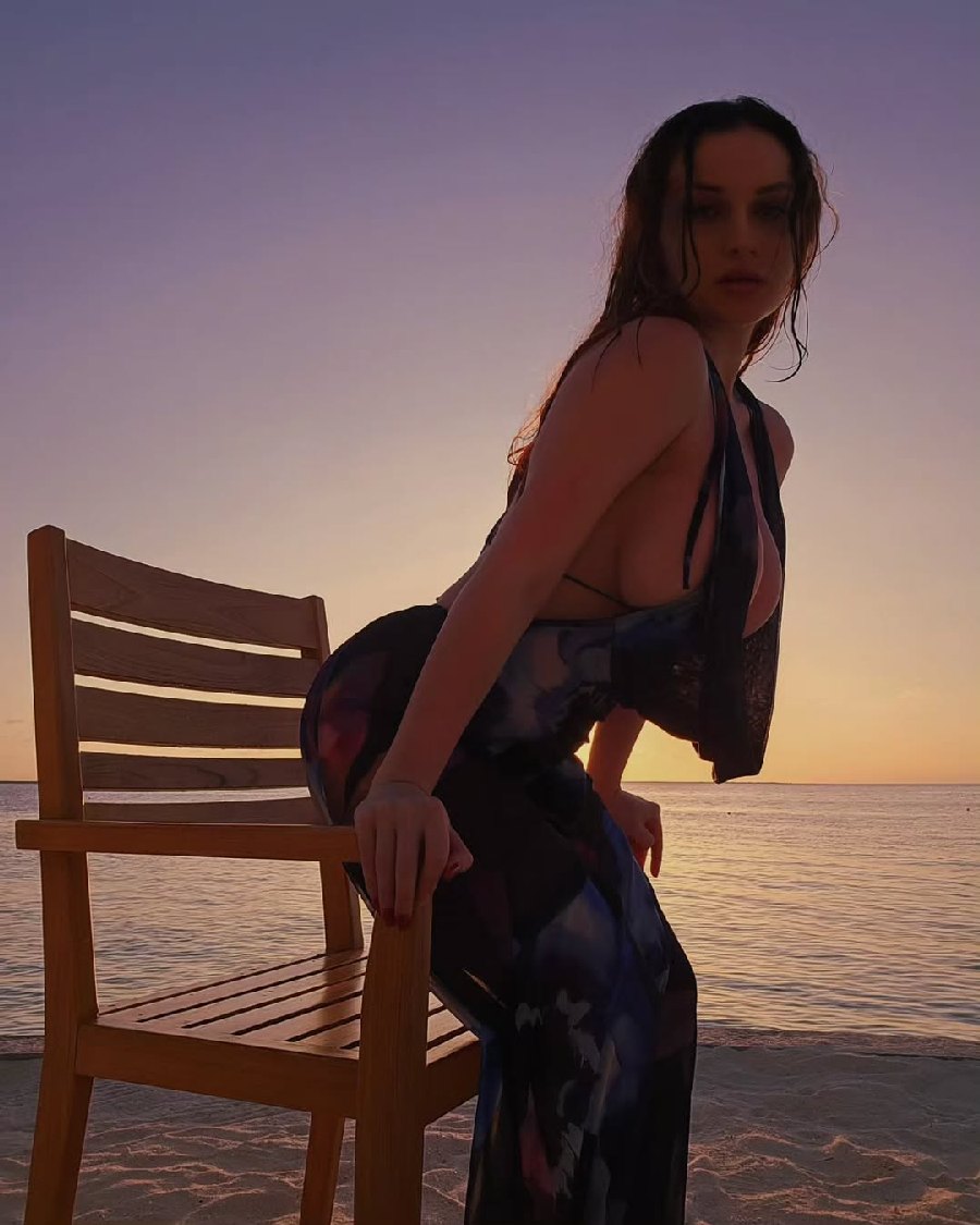 Sexy girl Miranda Faith nude in Salvador