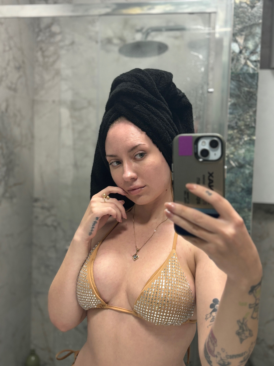 Nude girl KateV in Salvador