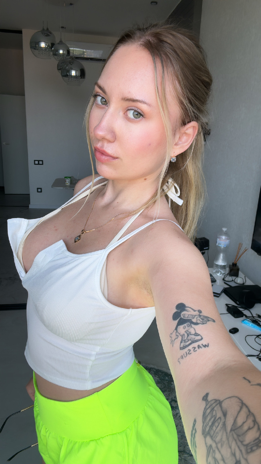 KateV in her underwear in Salvador