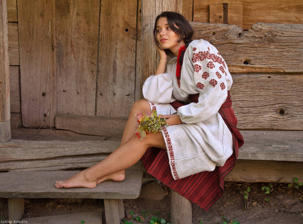 Fresh photos, fresh mood — Women in Slavic costumes online in Salvador