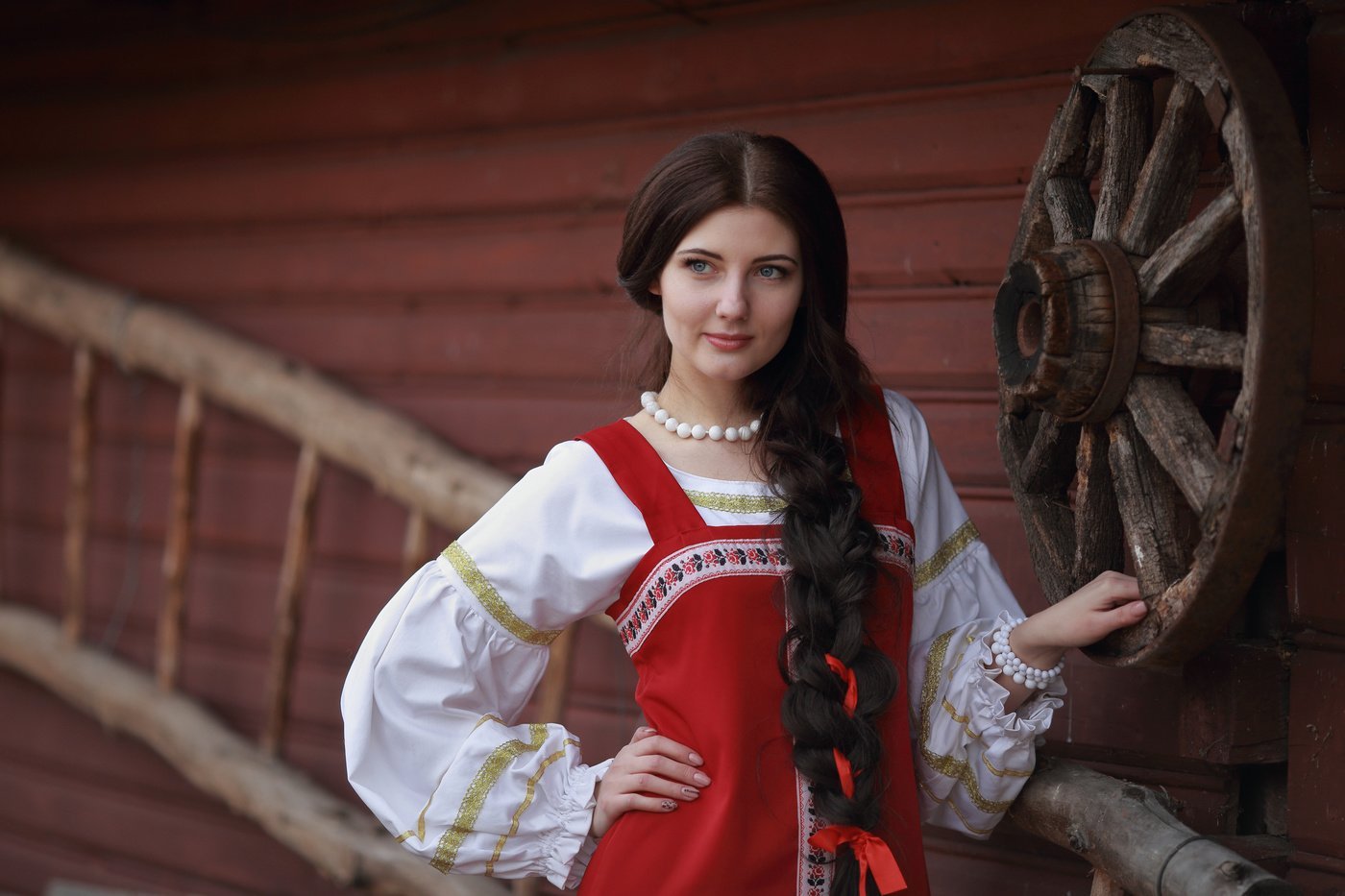 Girls in Slavic costumes’s look of the day — catch her live in Salvador