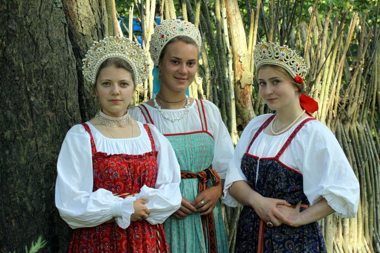 Sexy model Girls in Slavic costumes in Salvador
