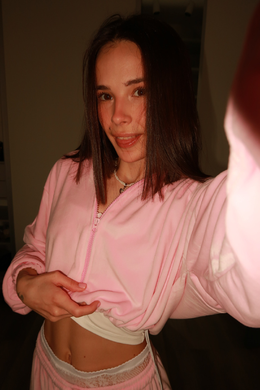 Tina brings the glow — live moments in Salvador