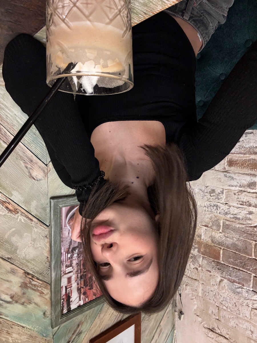 Fresh photos, fresh mood — Tina online in Salvador